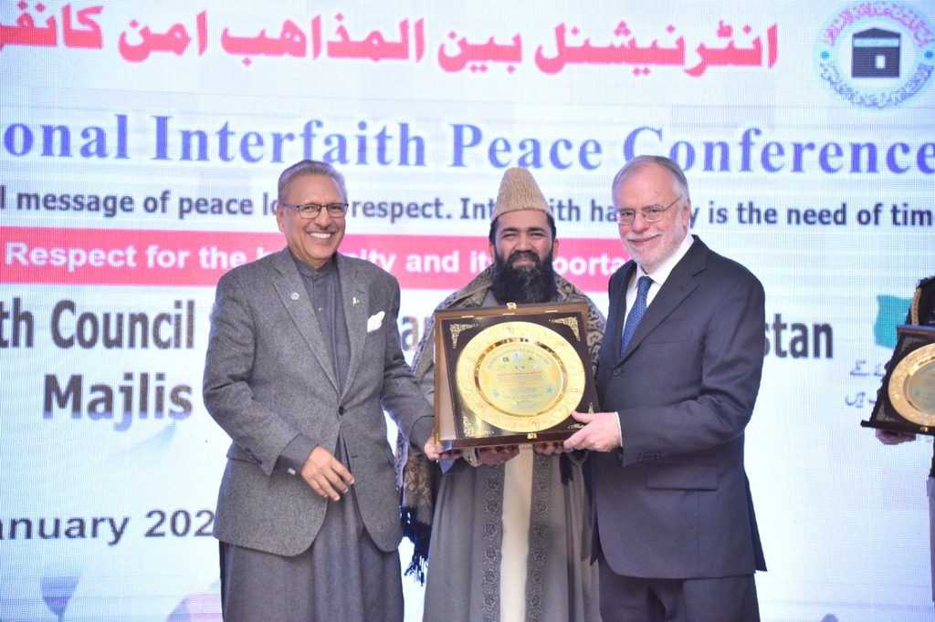 «El verdadero creyente tiene el coraje de la paz». La Conferencia Interreligiosa por la Paz de Islamabad reconoce el trabajo de Andrea Riccardi por el diálogo entre religiones